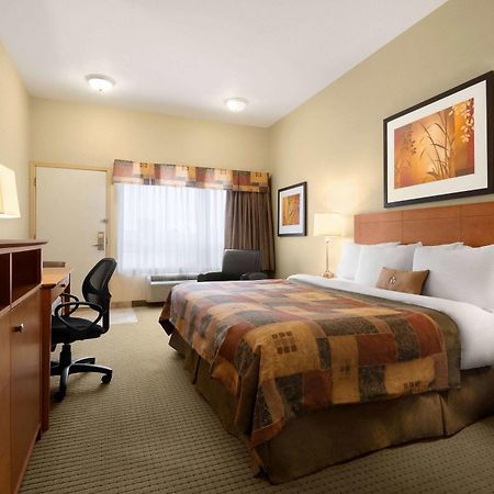 Ramada By Wyndham Drayton Valley Екстер'єр фото