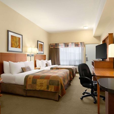 Ramada By Wyndham Drayton Valley Екстер'єр фото