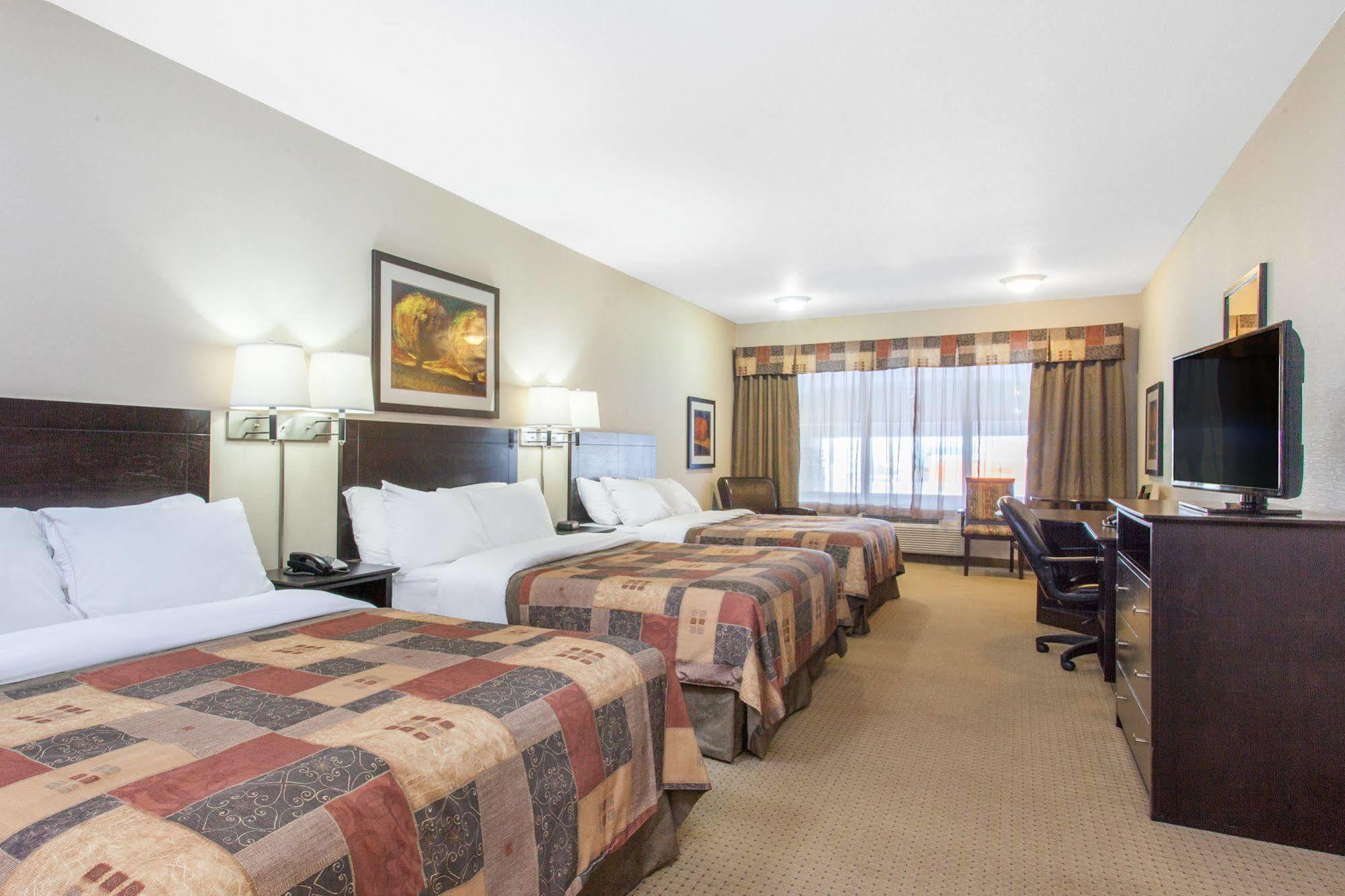 Ramada By Wyndham Drayton Valley Екстер'єр фото